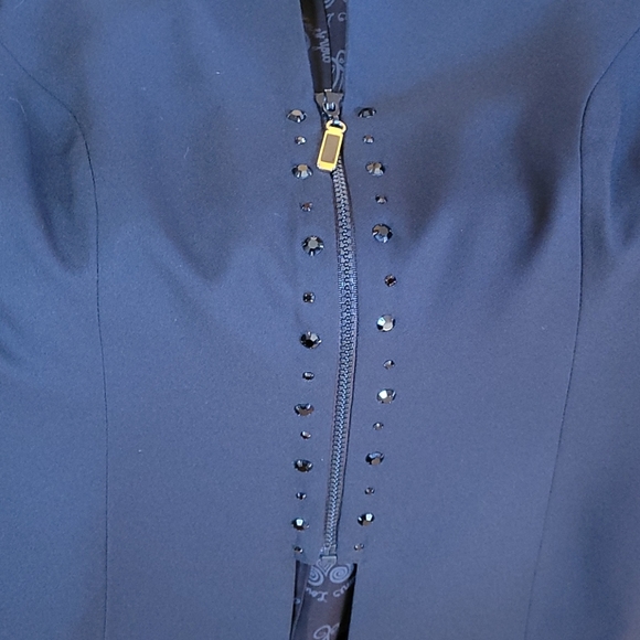 Suit - Picture 4 of 5